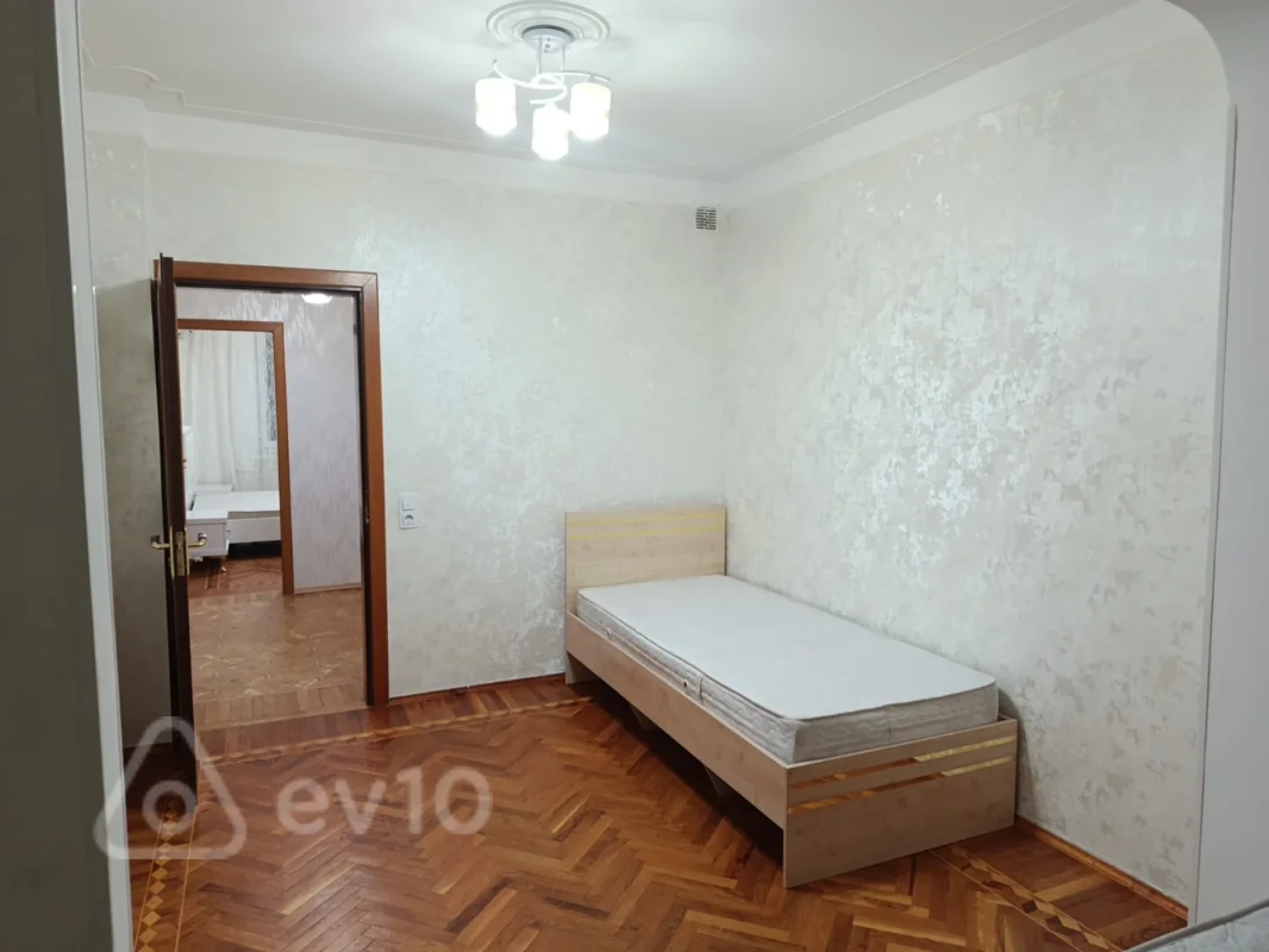 Kirayə verilir 3 otaqlı köhnə tikili 85 m²