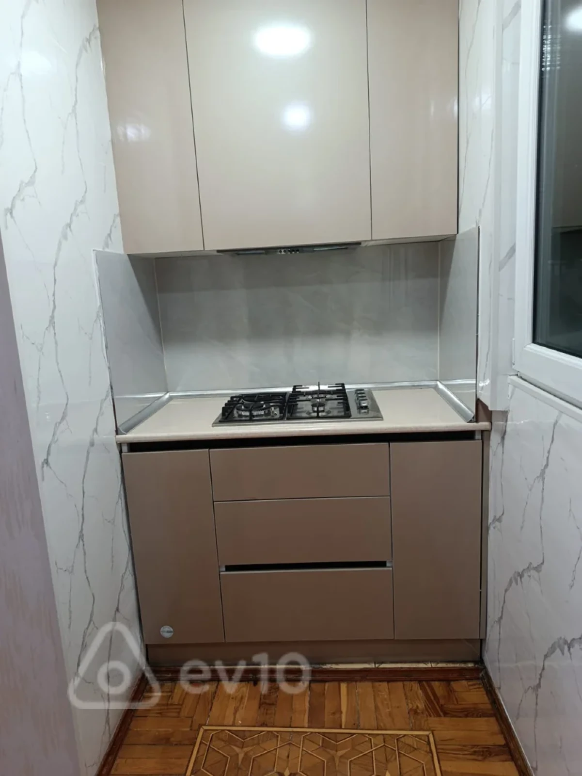 Kirayə verilir 3 otaqlı köhnə tikili 85 m²