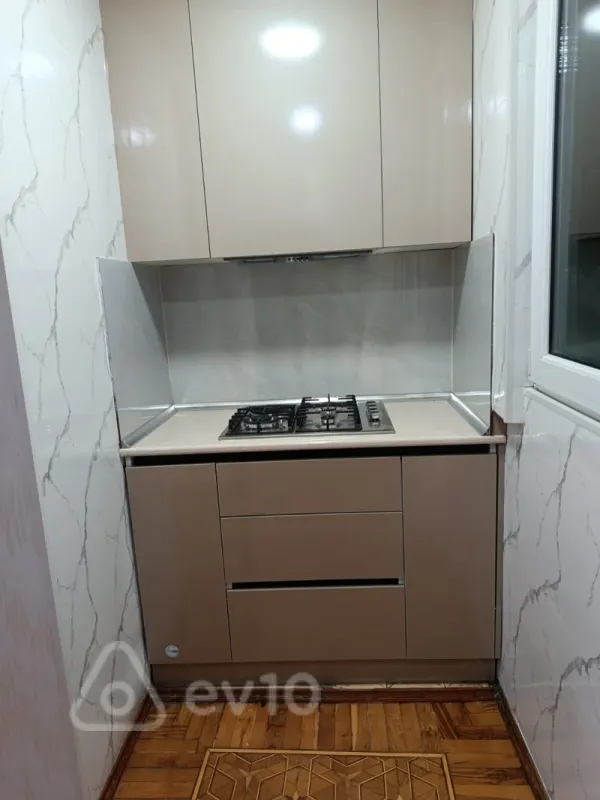 Kirayə verilir 3 otaqlı köhnə tikili 85 m²