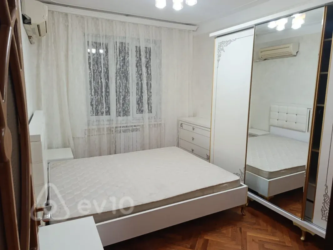 Kirayə verilir 3 otaqlı köhnə tikili 85 m²