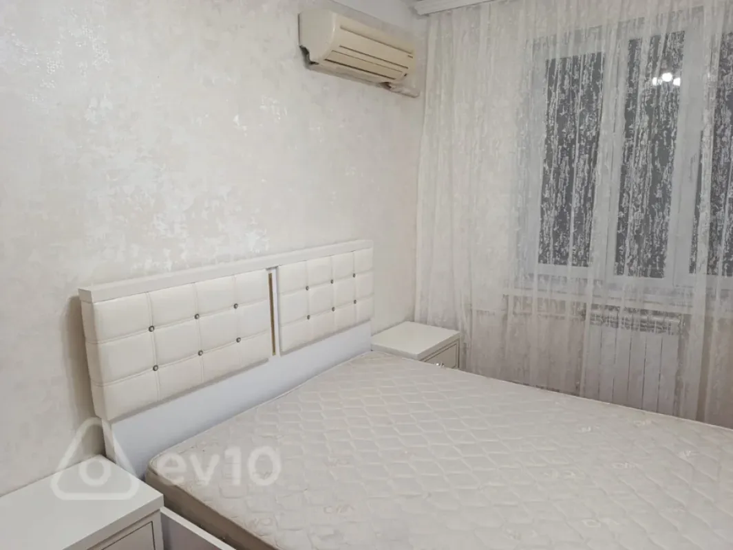 Kirayə verilir 3 otaqlı köhnə tikili 85 m²