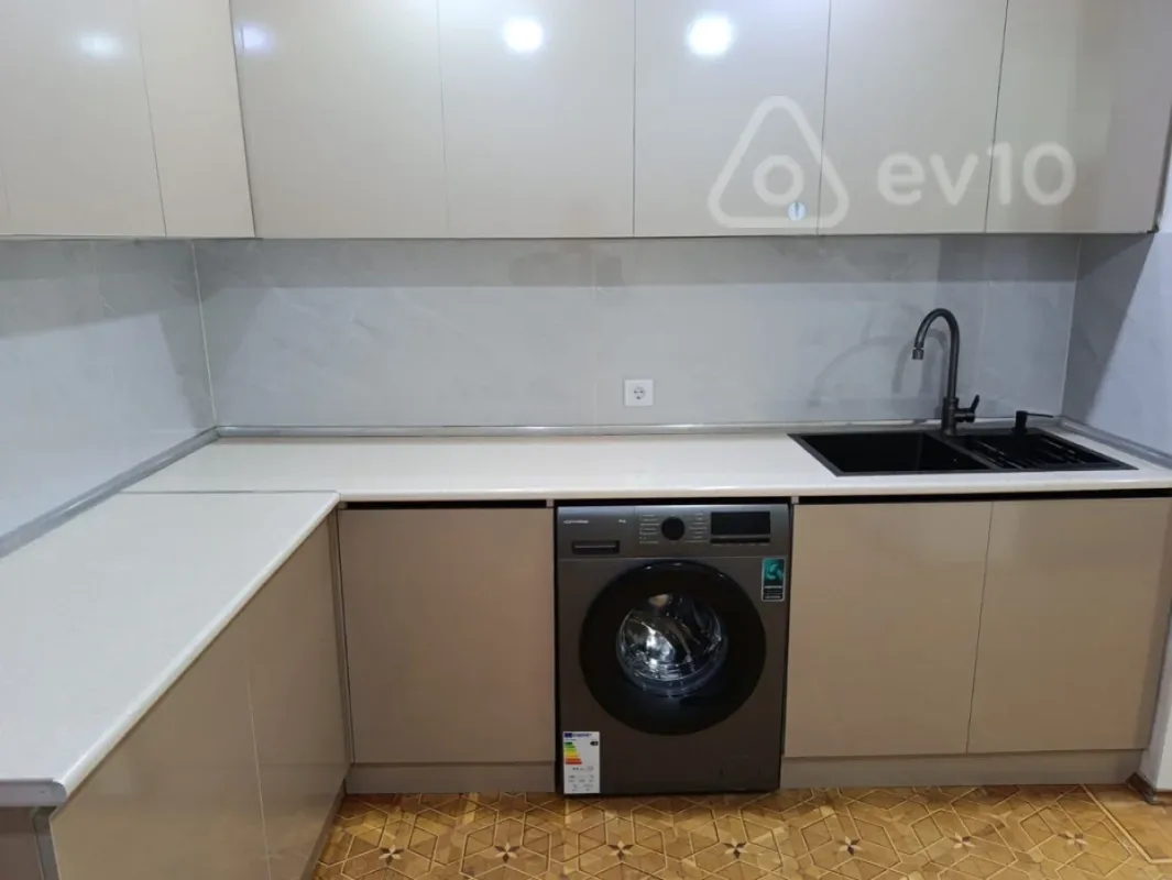 Kirayə verilir 3 otaqlı köhnə tikili 85 m²