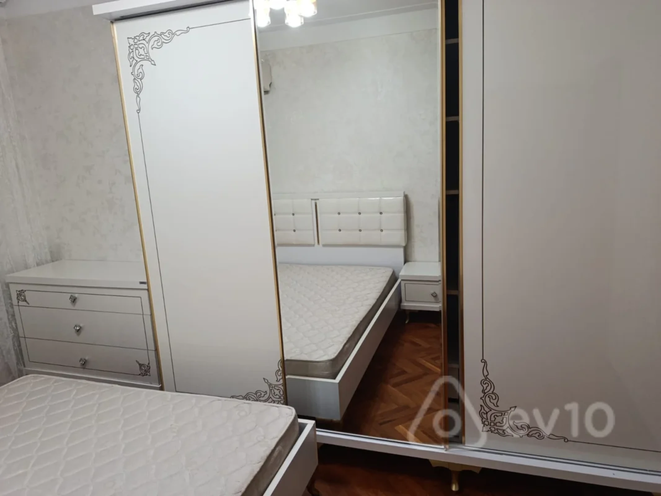 Kirayə verilir 3 otaqlı köhnə tikili 85 m²