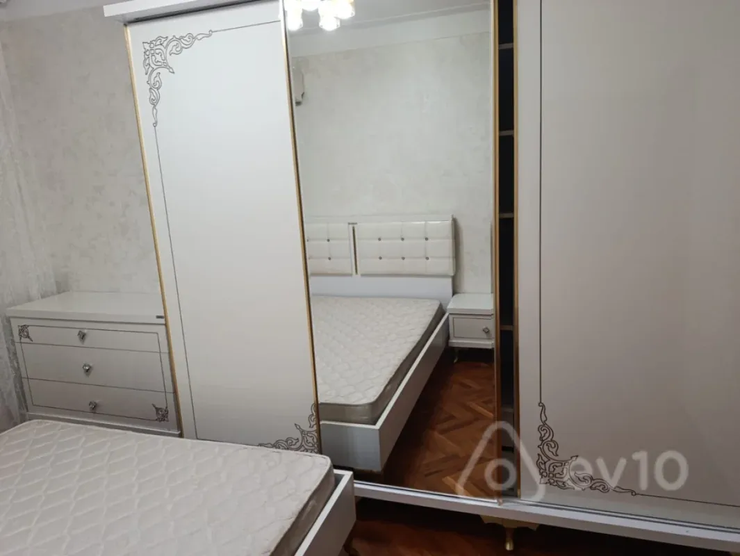 Kirayə verilir 3 otaqlı köhnə tikili 85 m²