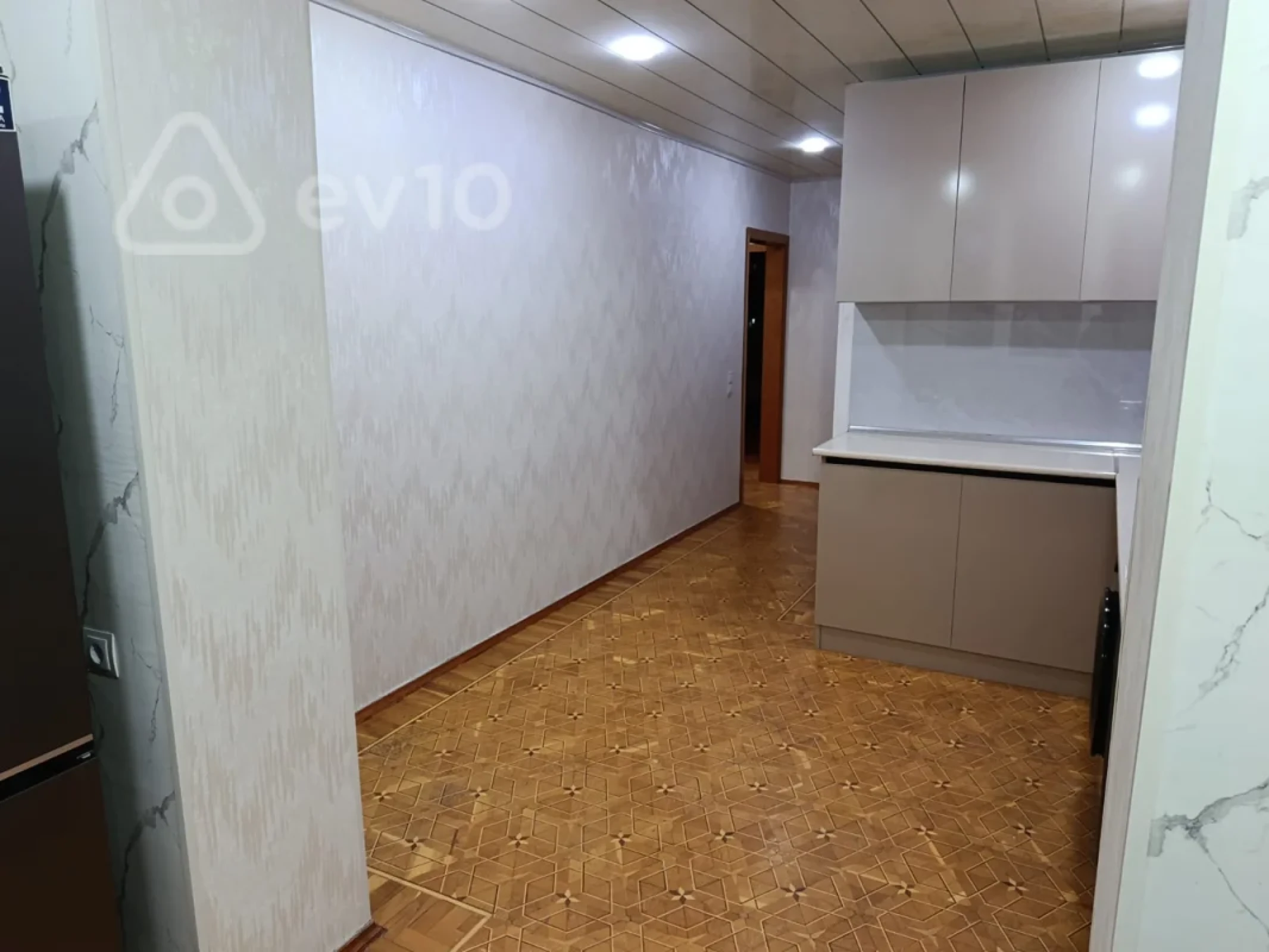 Kirayə verilir 3 otaqlı köhnə tikili 85 m²