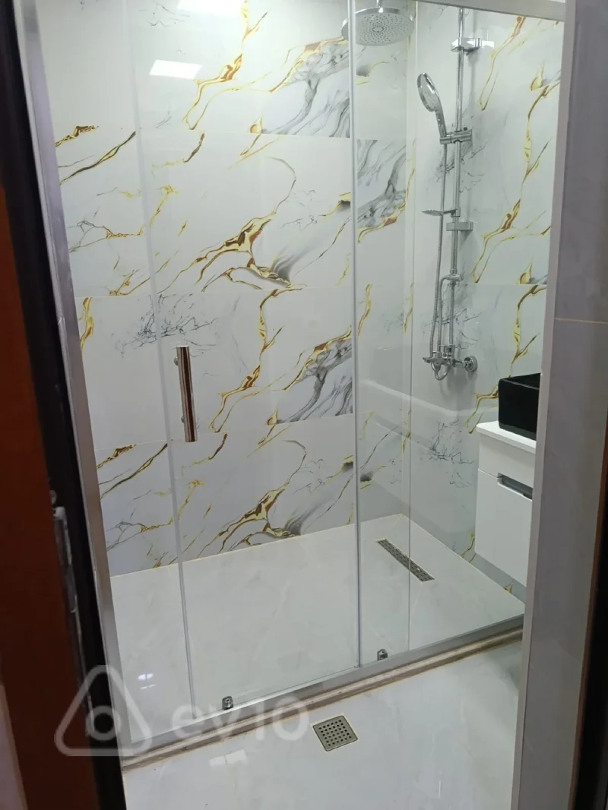 Kirayə verilir 3 otaqlı köhnə tikili 85 m²