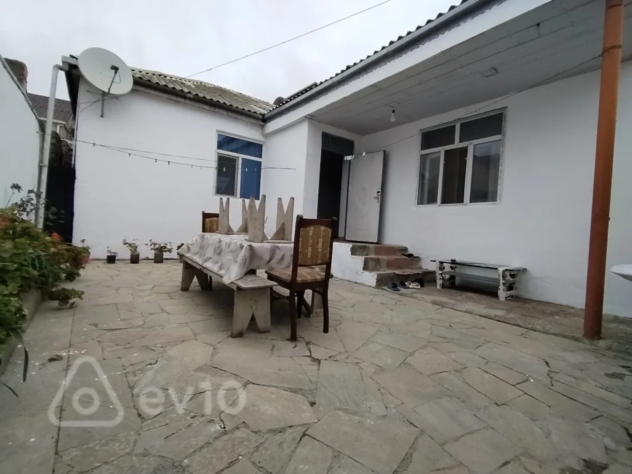 Satılır 4 otaqlı həyət evi 160 m²