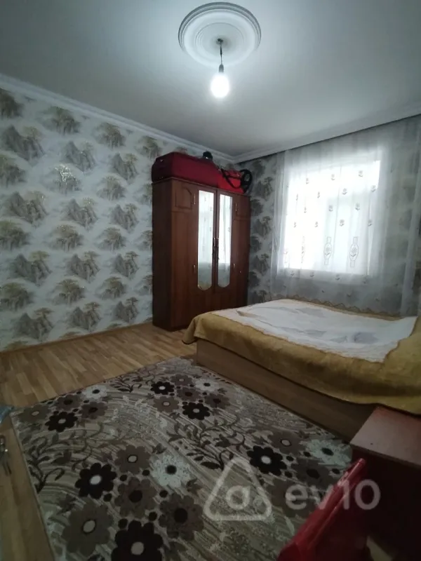 Satılır 4 otaqlı həyət evi 160 m²