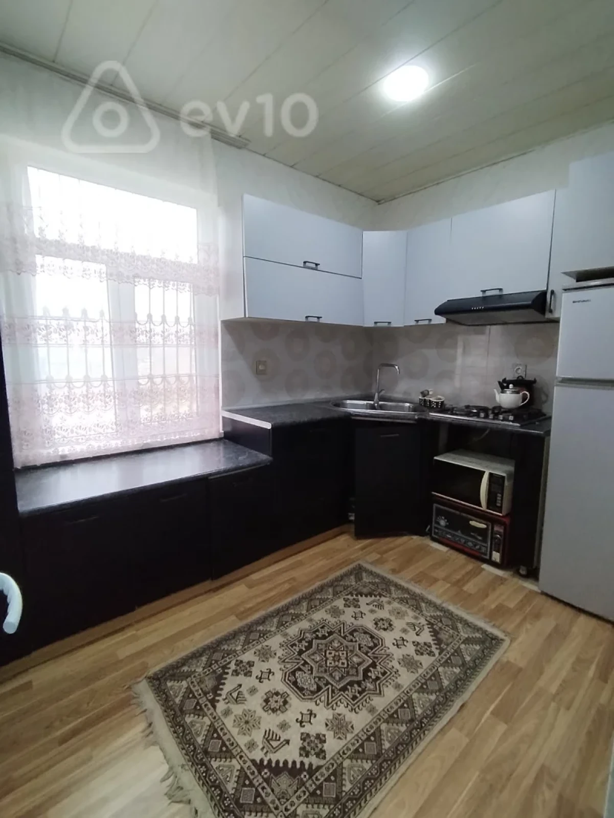 Satılır 4 otaqlı həyət evi 160 m²