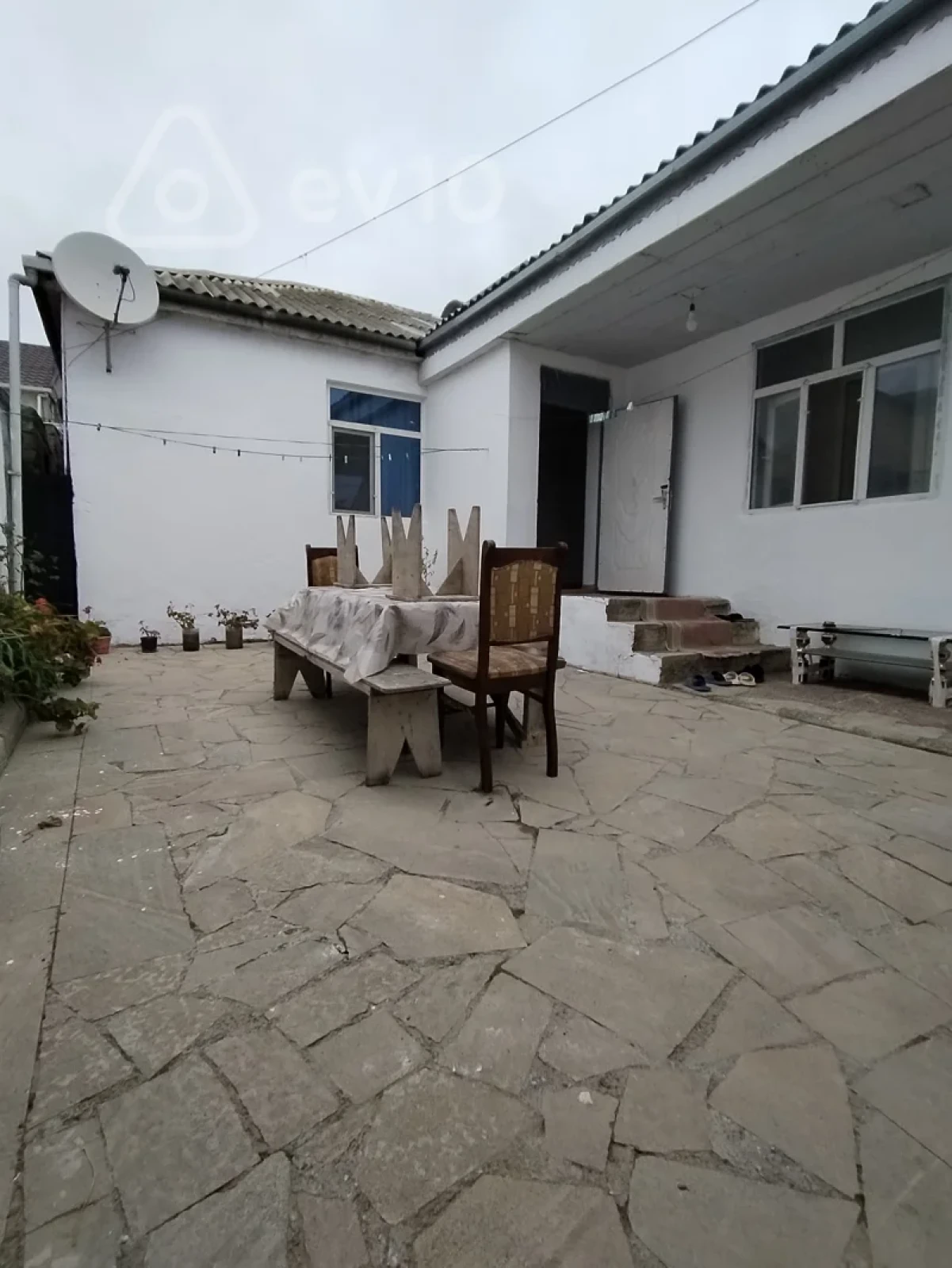 Satılır 4 otaqlı həyət evi 160 m²