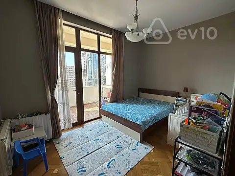 Kirayə verilir 3 otaqlı yeni tikili 120 m²