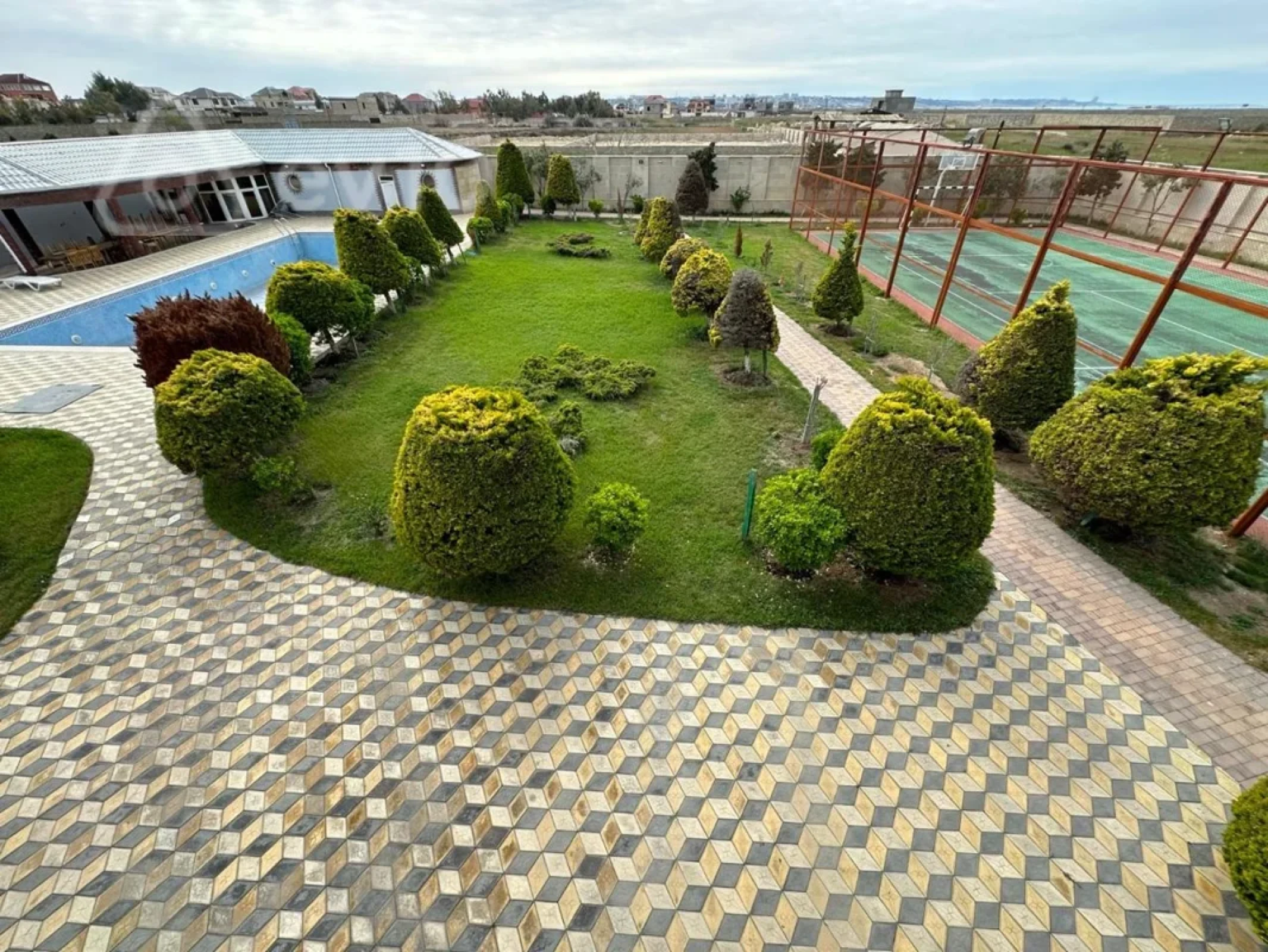 Kirayə verilir 6 otaqlı həyət evi 350 m²