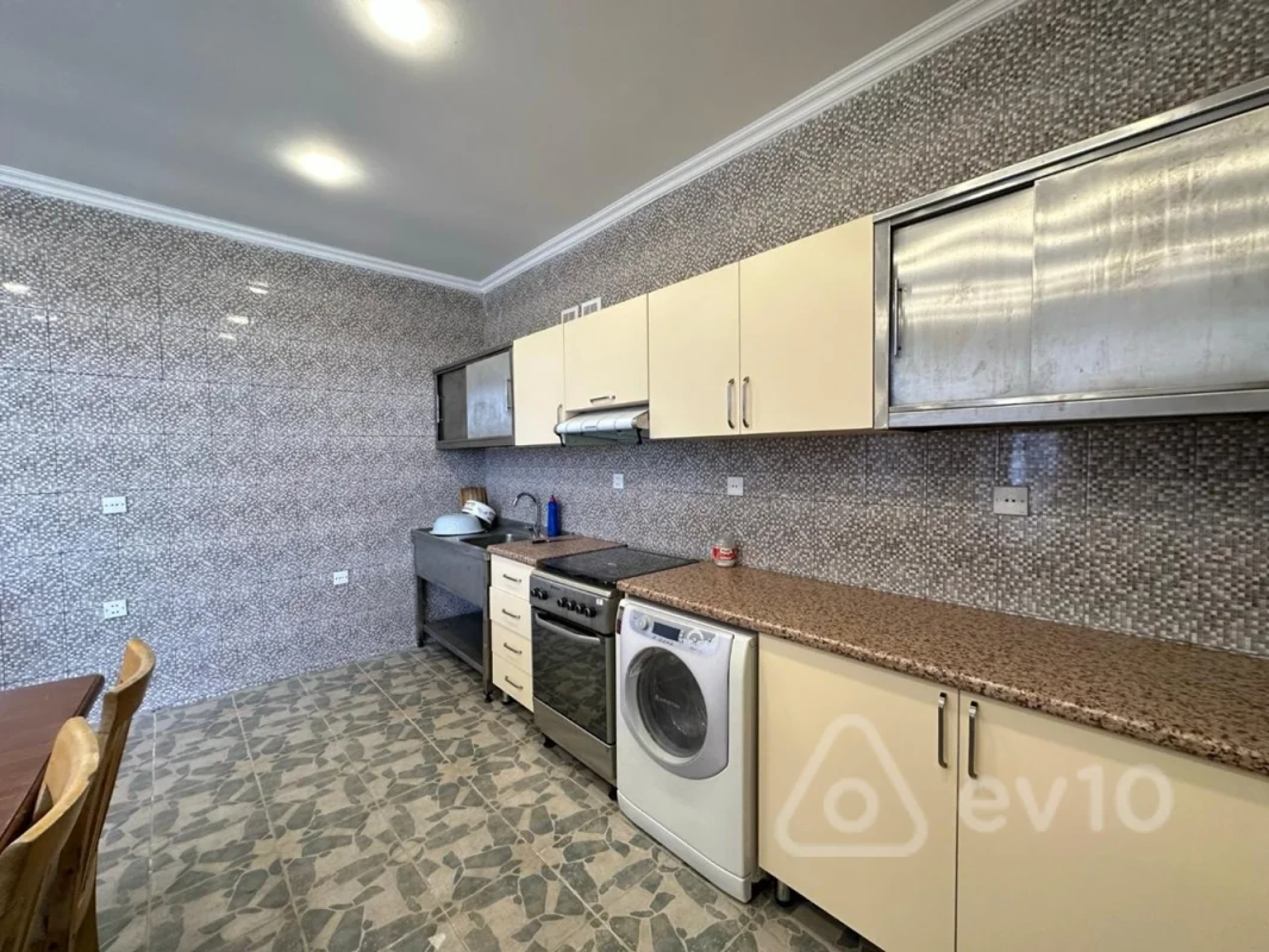 Kirayə verilir 6 otaqlı həyət evi 350 m²