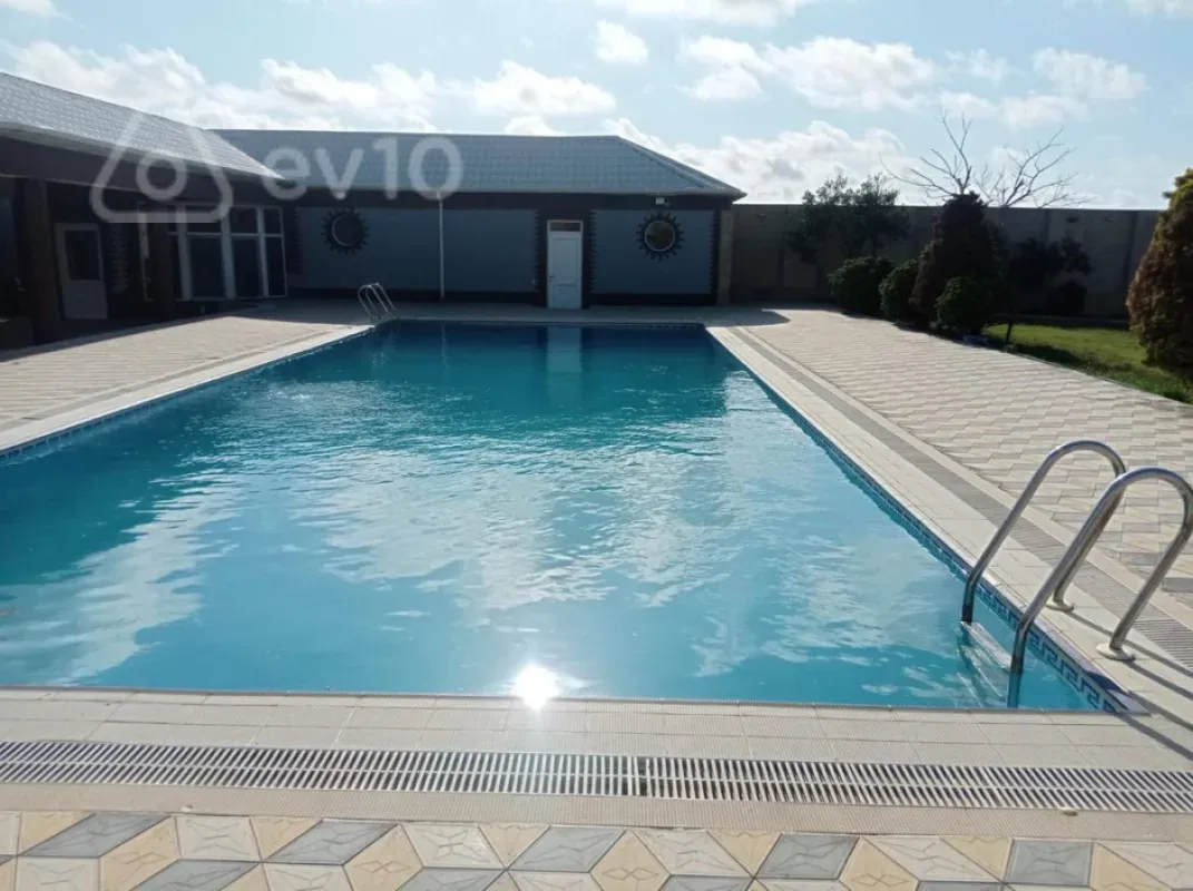 Kirayə verilir 6 otaqlı həyət evi 350 m²