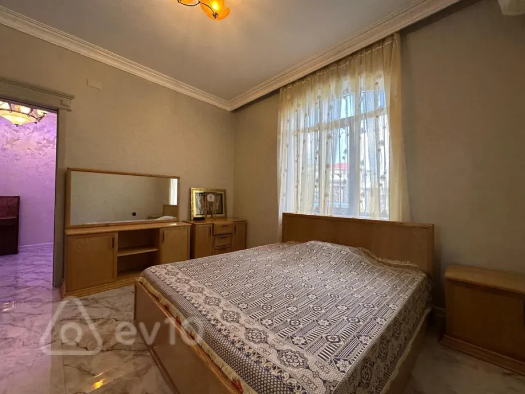 Kirayə verilir 6 otaqlı həyət evi 350 m²