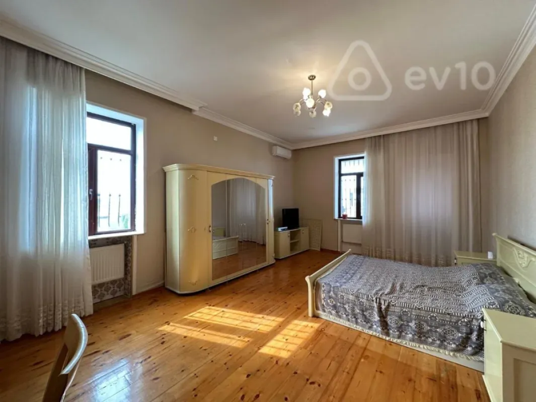Kirayə verilir 6 otaqlı həyət evi 350 m²
