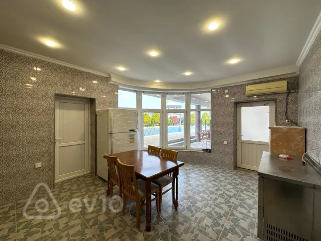 Kirayə verilir 6 otaqlı həyət evi 350 m²