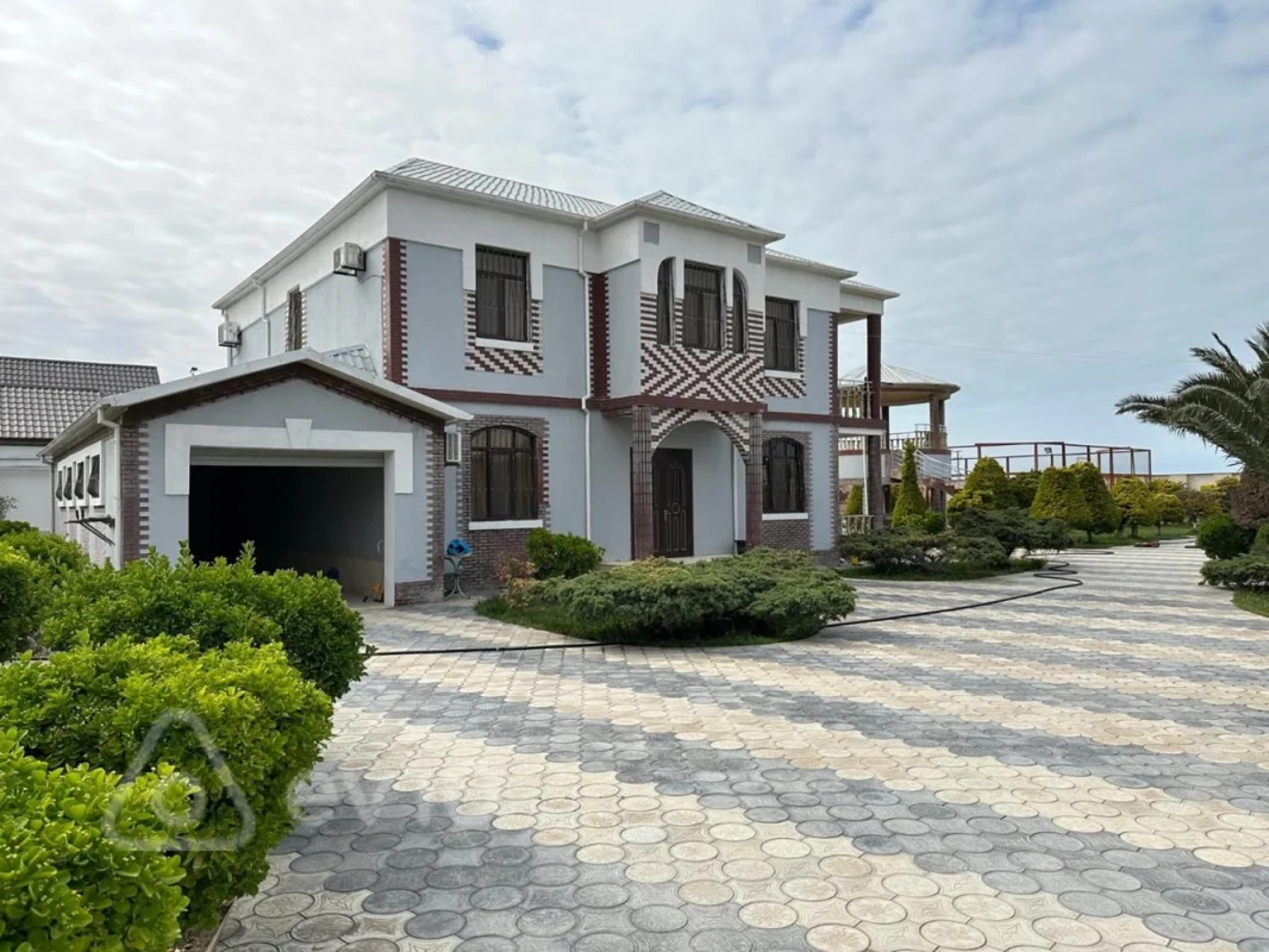 Kirayə verilir 6 otaqlı həyət evi 350 m²