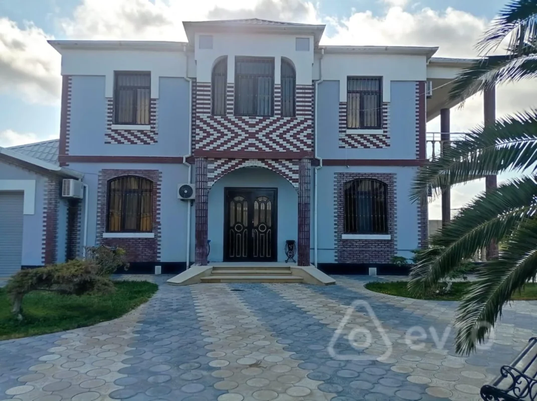Kirayə verilir 6 otaqlı həyət evi 350 m²