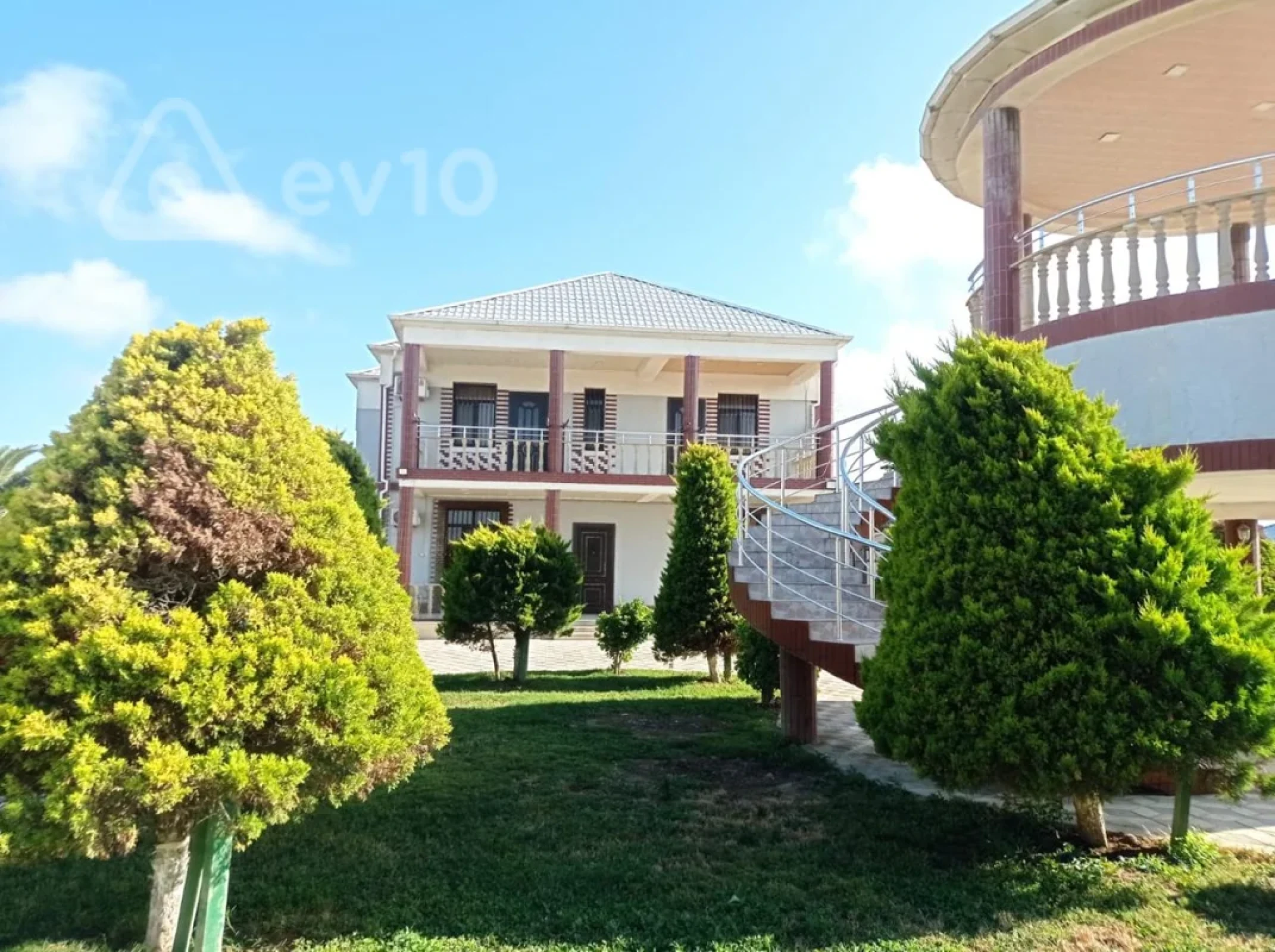 Kirayə verilir 6 otaqlı həyət evi 350 m²