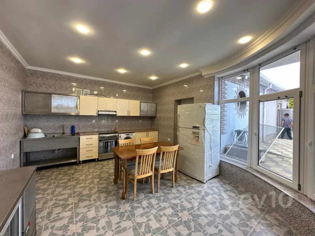 Kirayə verilir 6 otaqlı həyət evi 350 m²