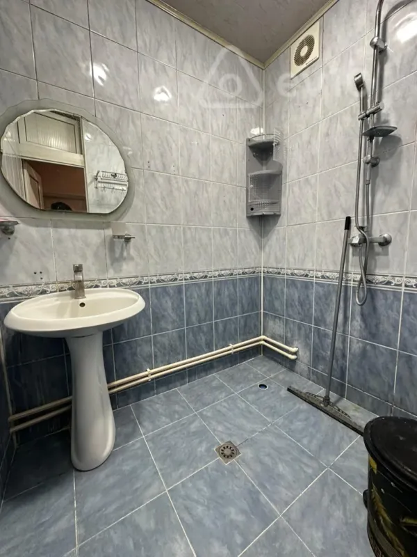 Kirayə verilir 2 otaqlı köhnə tikili 65 m²
