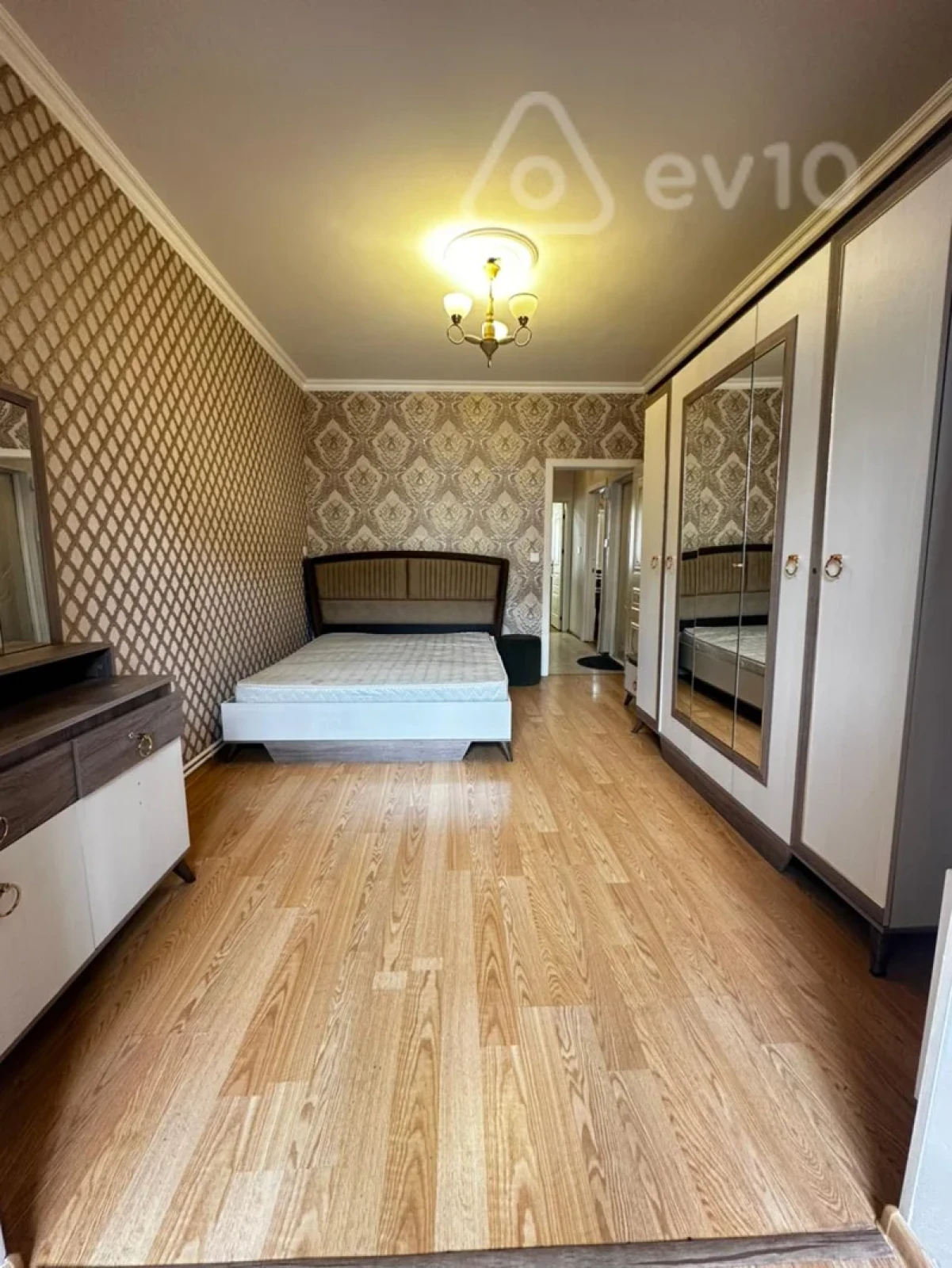 Kirayə verilir 2 otaqlı köhnə tikili 65 m²