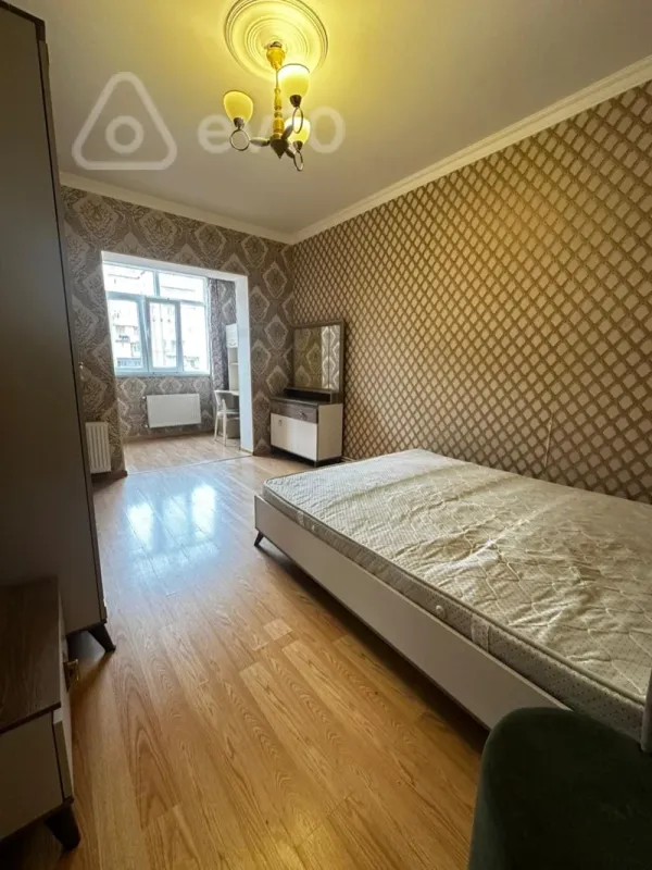 Kirayə verilir 2 otaqlı köhnə tikili 65 m²