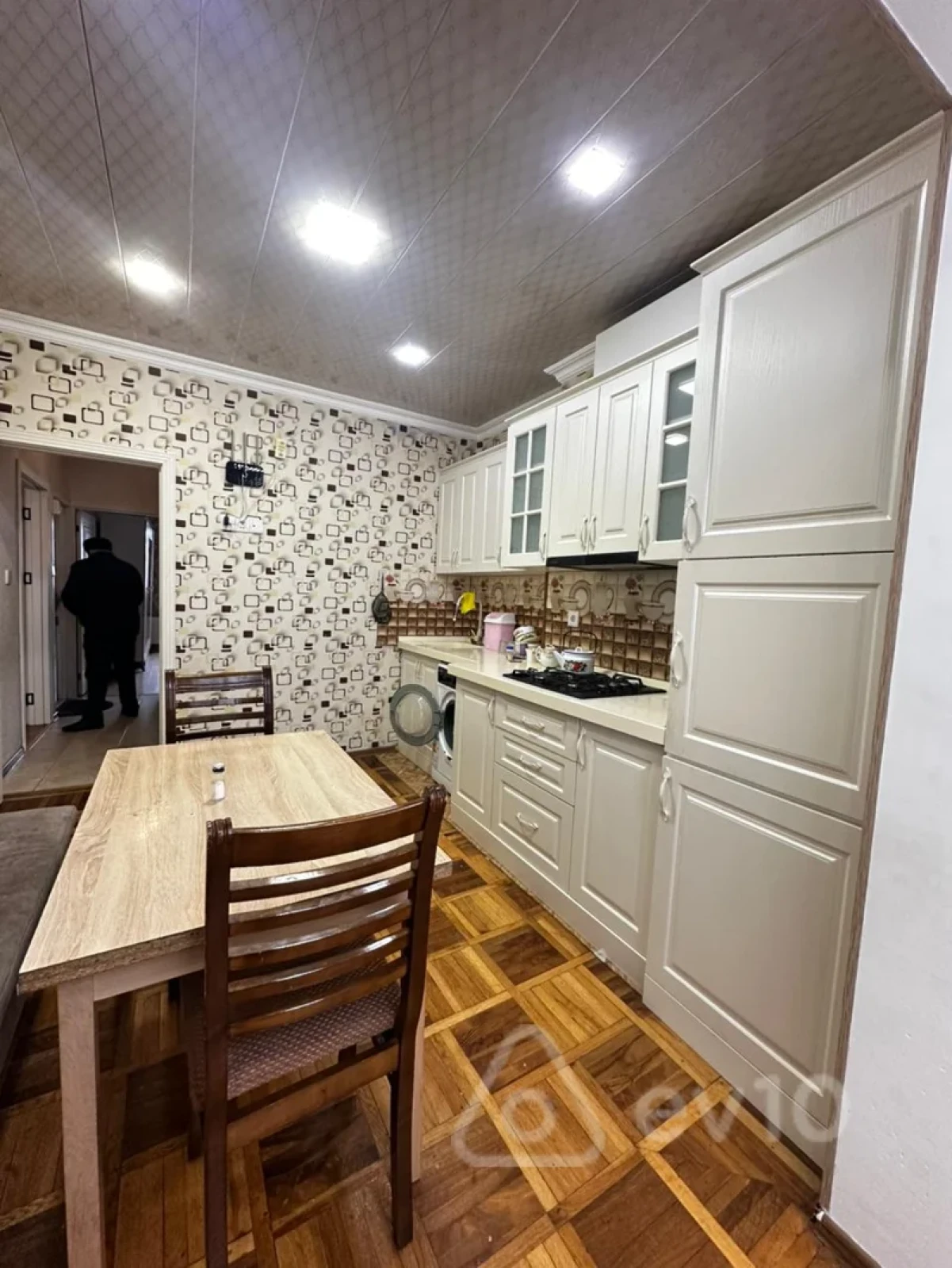 Kirayə verilir 2 otaqlı köhnə tikili 65 m²