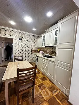Kirayə verilir 2 otaqlı köhnə tikili 65 m²