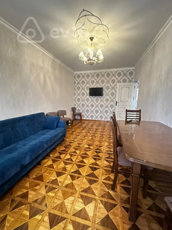 Kirayə verilir 2 otaqlı köhnə tikili 65 m²