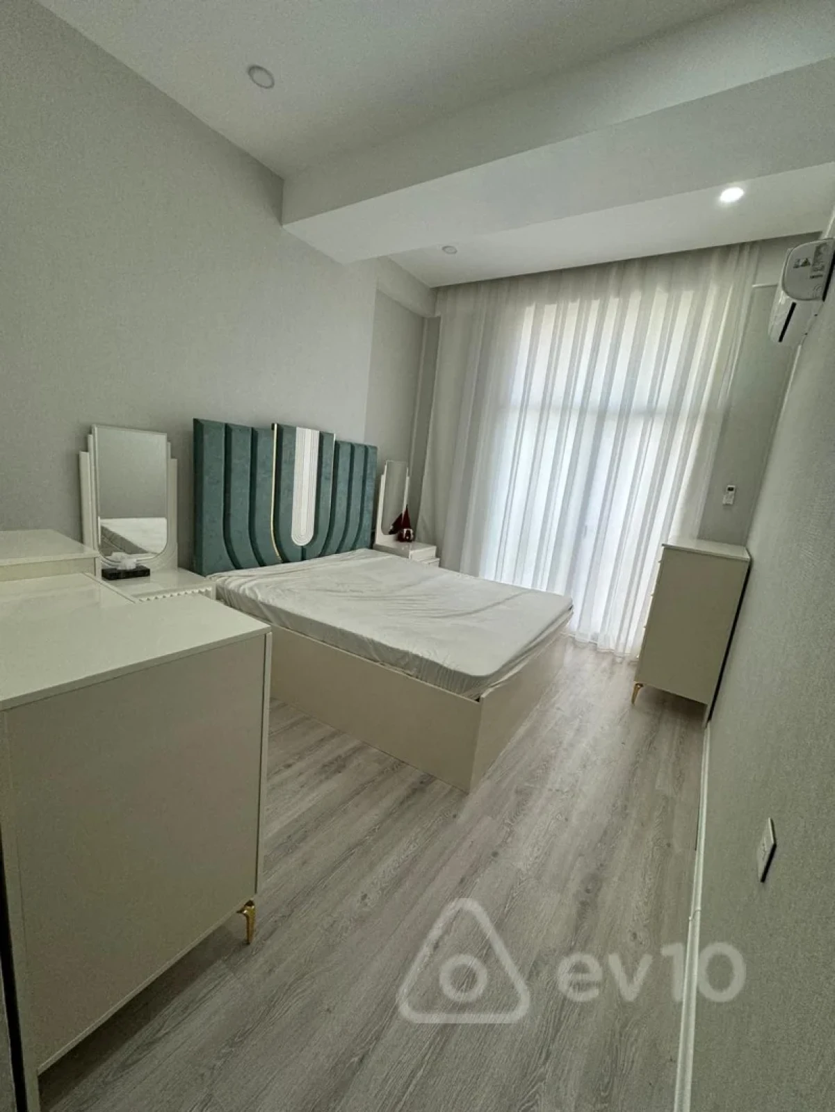 Kirayə verilir 2 otaqlı yeni tikili 67 m²