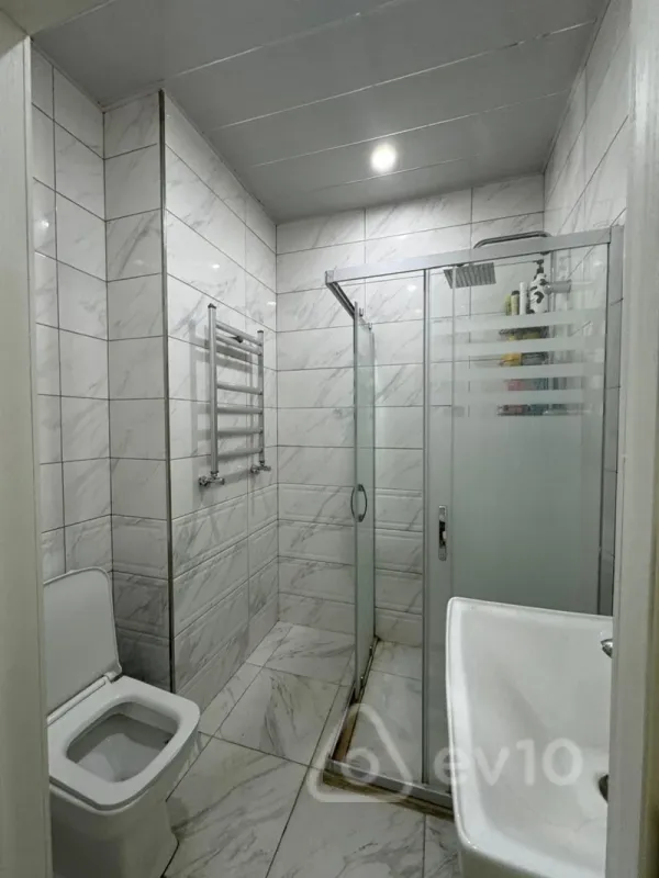 Kirayə verilir 2 otaqlı yeni tikili 67 m²