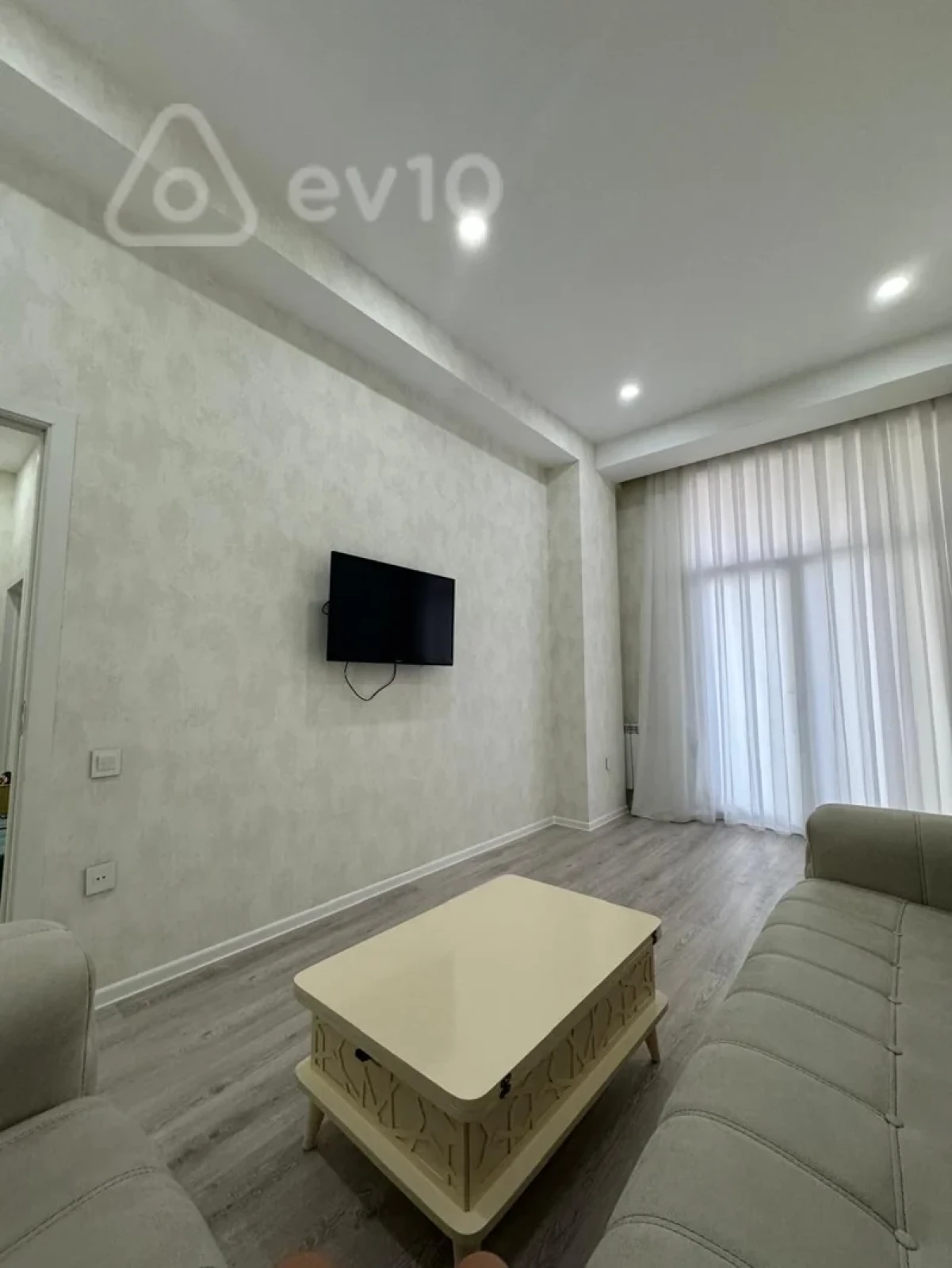 Kirayə verilir 2 otaqlı yeni tikili 67 m²