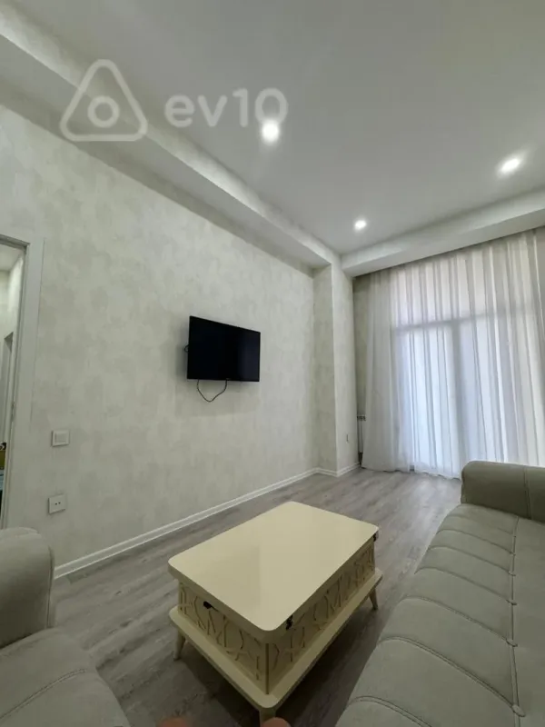 Kirayə verilir 2 otaqlı yeni tikili 67 m²