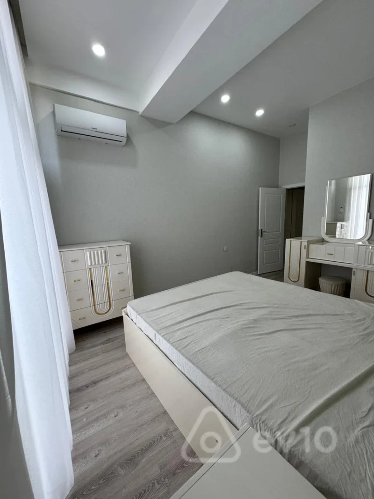 Kirayə verilir 2 otaqlı yeni tikili 67 m²