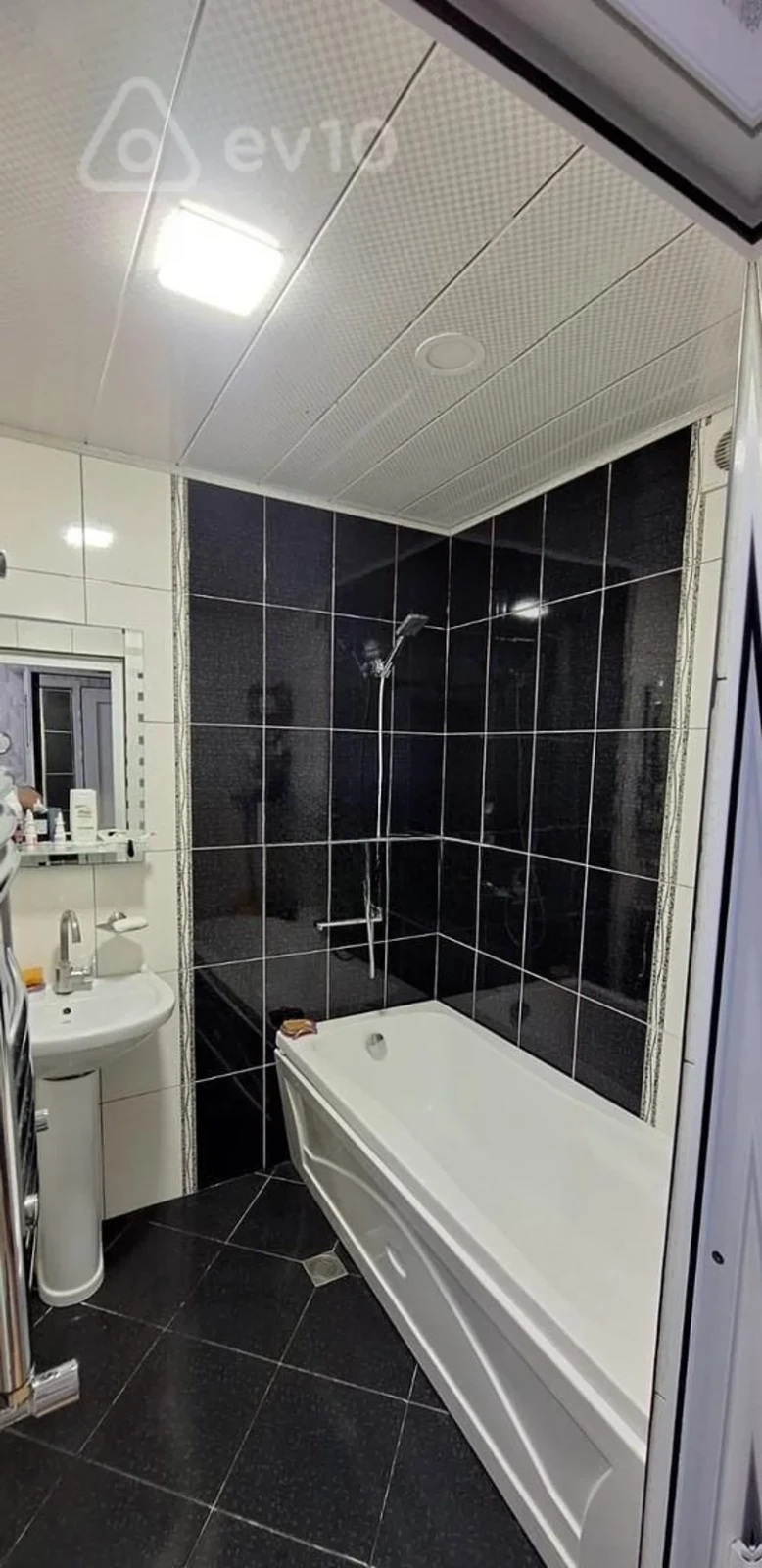 Satılır 2 otaqlı köhnə tikili 40 m²