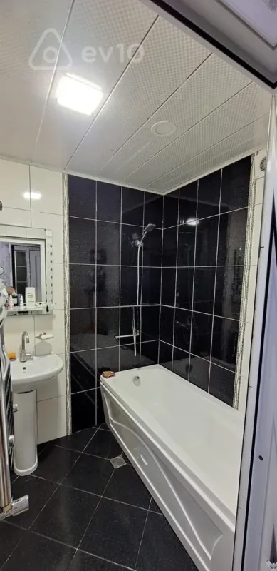 Satılır 2 otaqlı köhnə tikili 40 m²