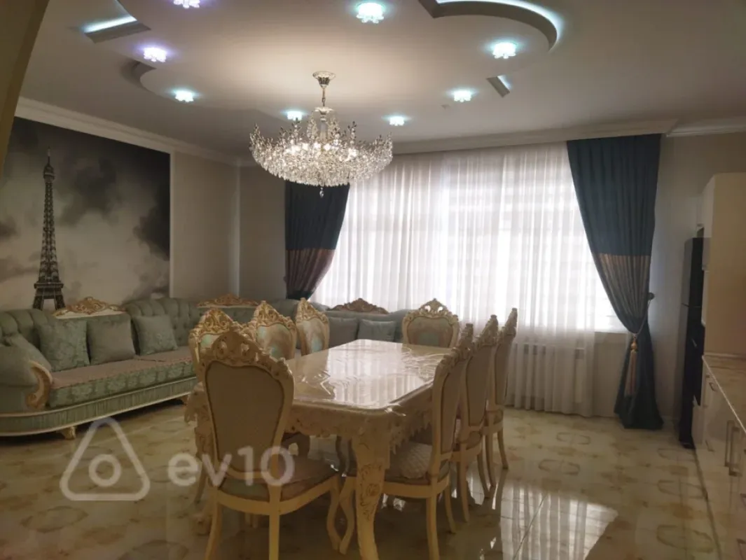 Kirayə verilir 3 otaqlı yeni tikili 90110 m²