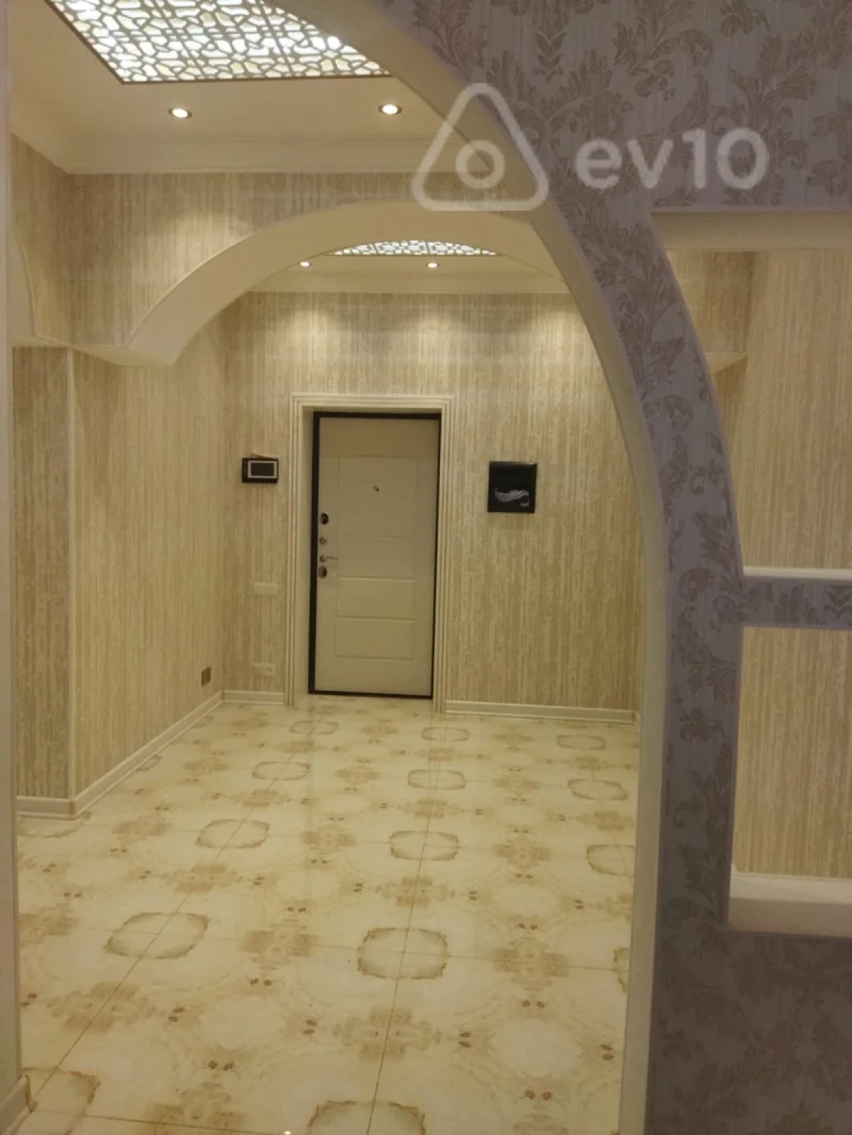 Kirayə verilir 3 otaqlı yeni tikili 90110 m²