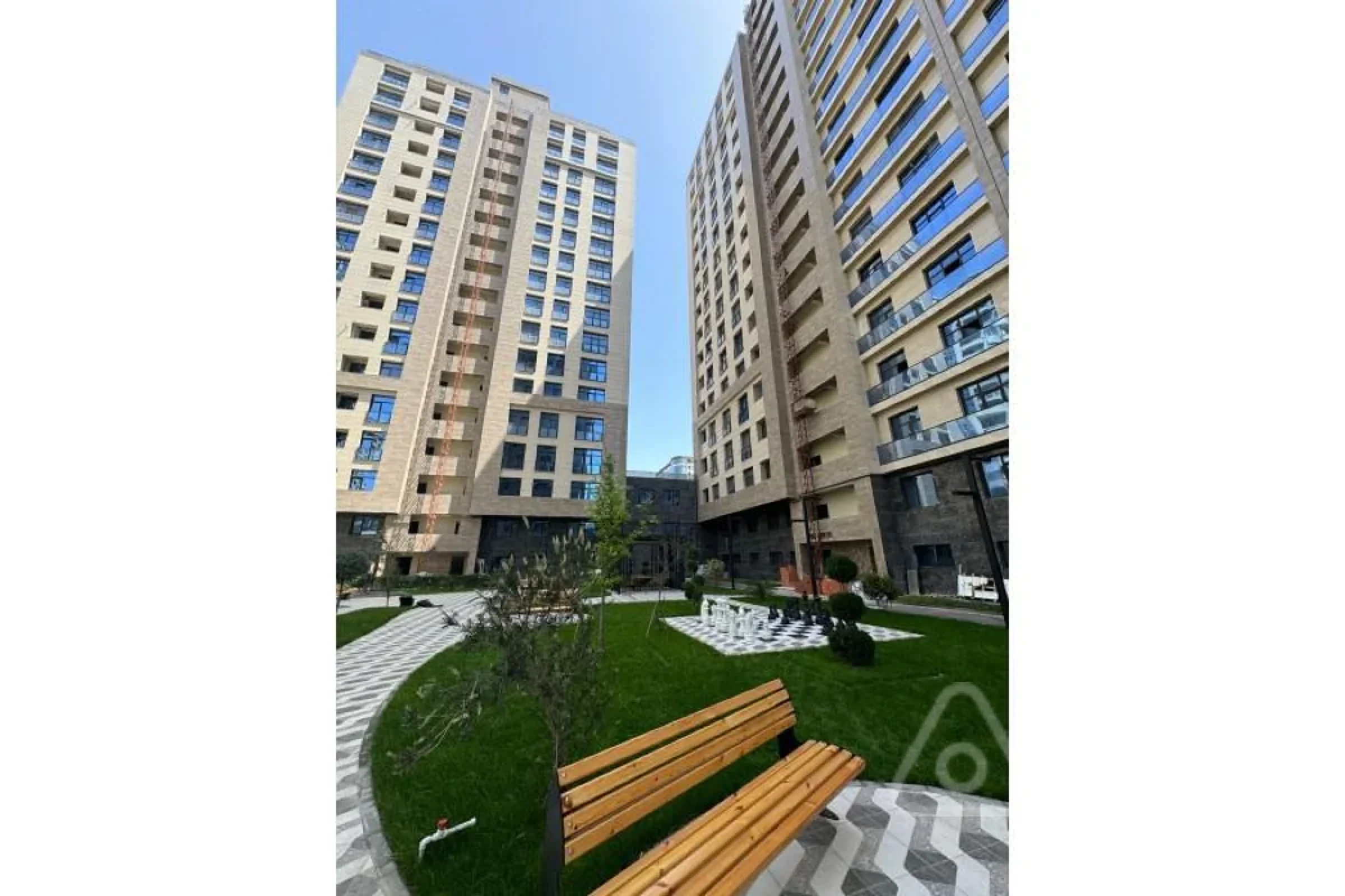 Satılır 4 otaqlı yeni tikili 150 m²