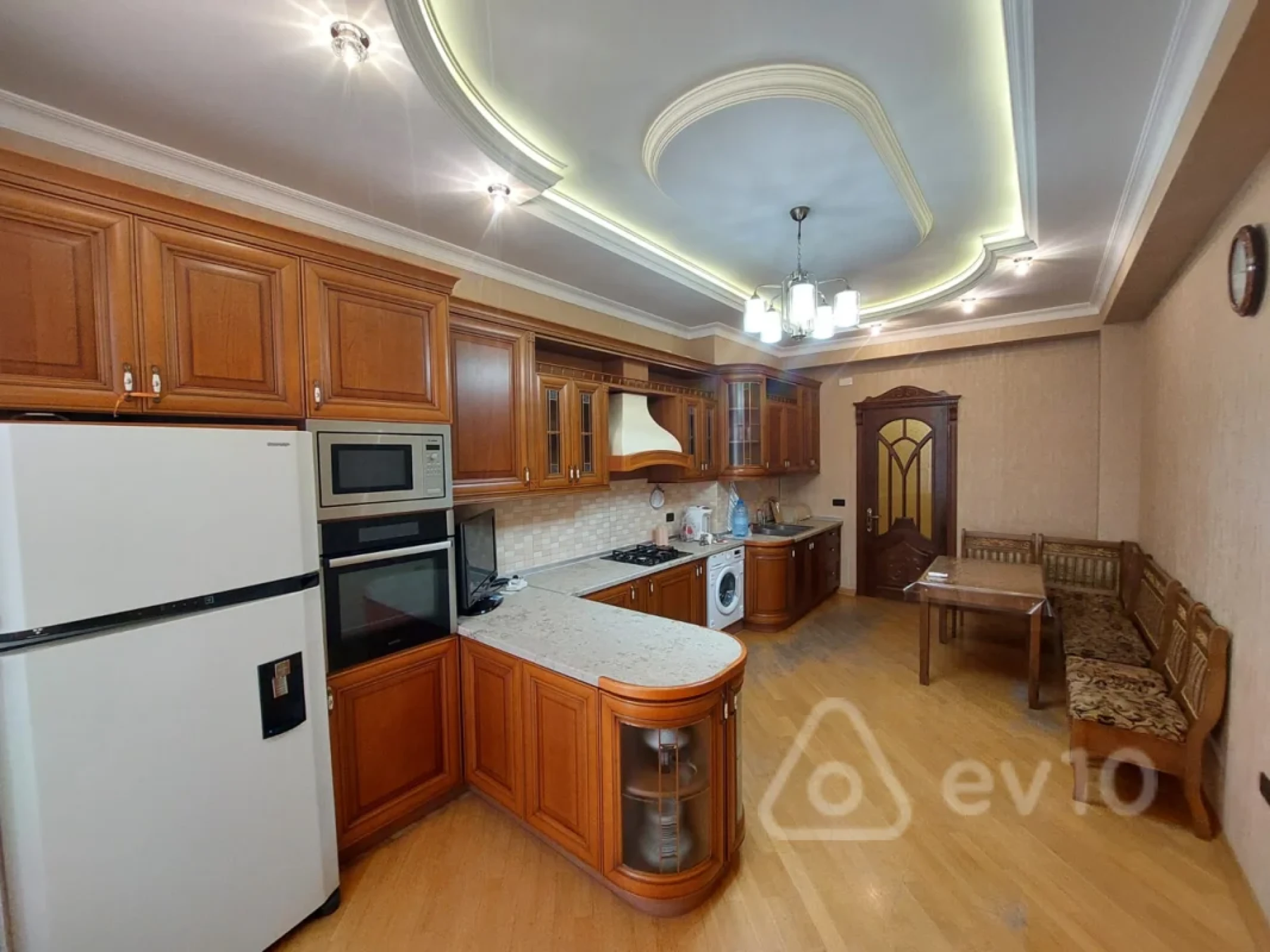 Kirayə verilir 4 otaqlı yeni tikili 220 m²