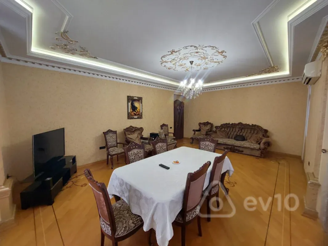 Kirayə verilir 4 otaqlı yeni tikili 220 m²
