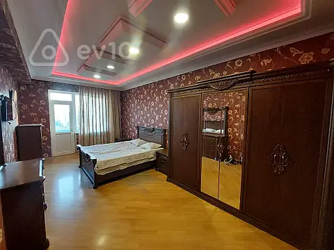 Kirayə verilir 4 otaqlı yeni tikili 220 m²