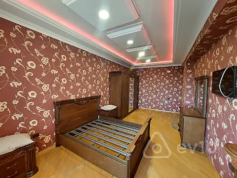 Kirayə verilir 4 otaqlı yeni tikili 220 m²