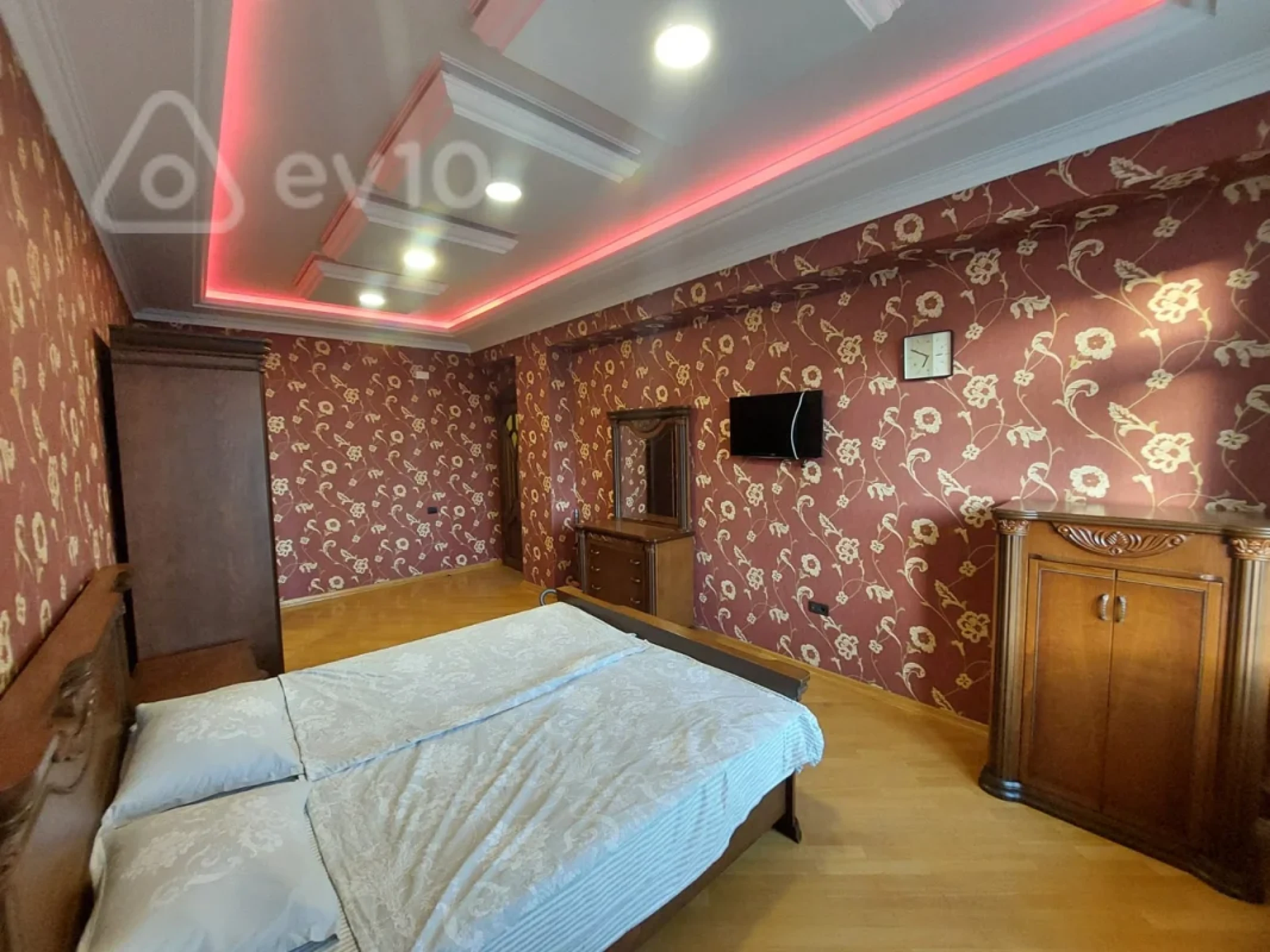 Kirayə verilir 4 otaqlı yeni tikili 220 m²