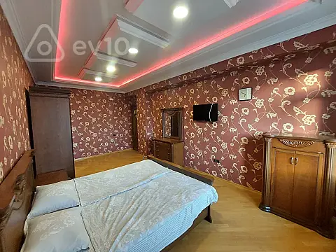 Kirayə verilir 4 otaqlı yeni tikili 220 m²
