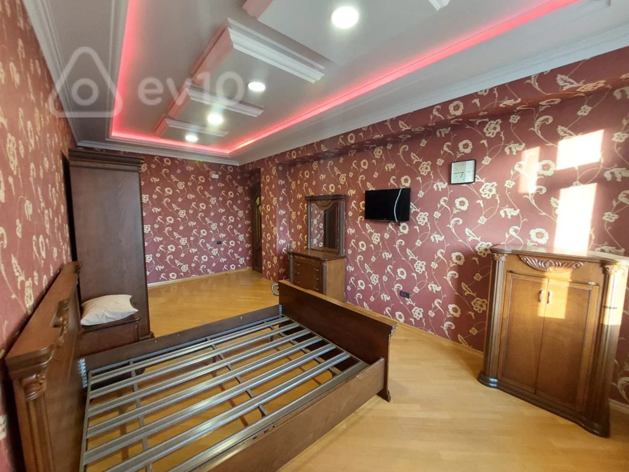 Kirayə verilir 4 otaqlı yeni tikili 220 m²