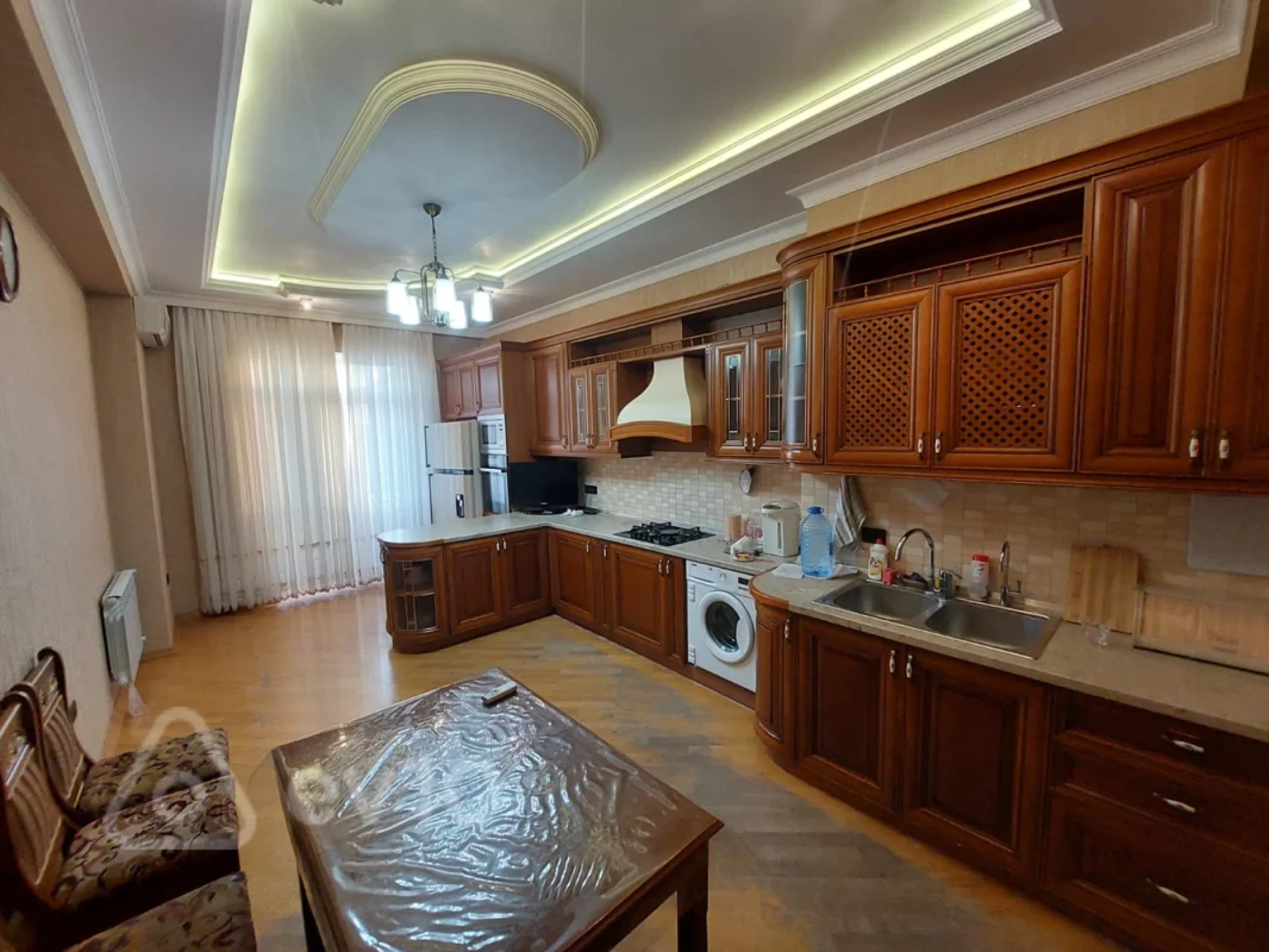 Kirayə verilir 4 otaqlı yeni tikili 220 m²