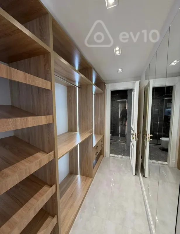 Satılır 4 otaqlı yeni tikili 179 m²